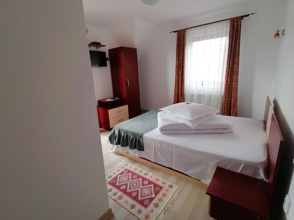 Postel nebo postele na pokoji v ubytování Garofita Pietrei Craiului