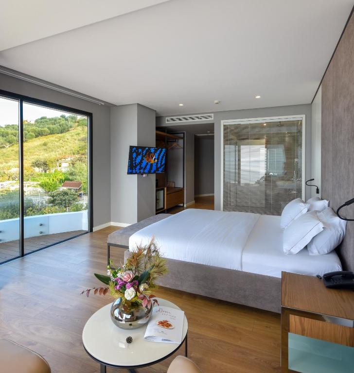 Postel nebo postele na pokoji v ubytování Yacht Hotel