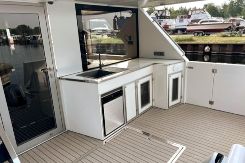 Luxus Hausboot mit Jacuzzi 주방 또는 간이 주방