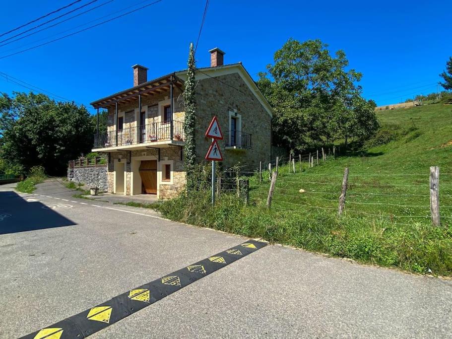 an old house on the side of a road at Casa Chuchi in Ampuero