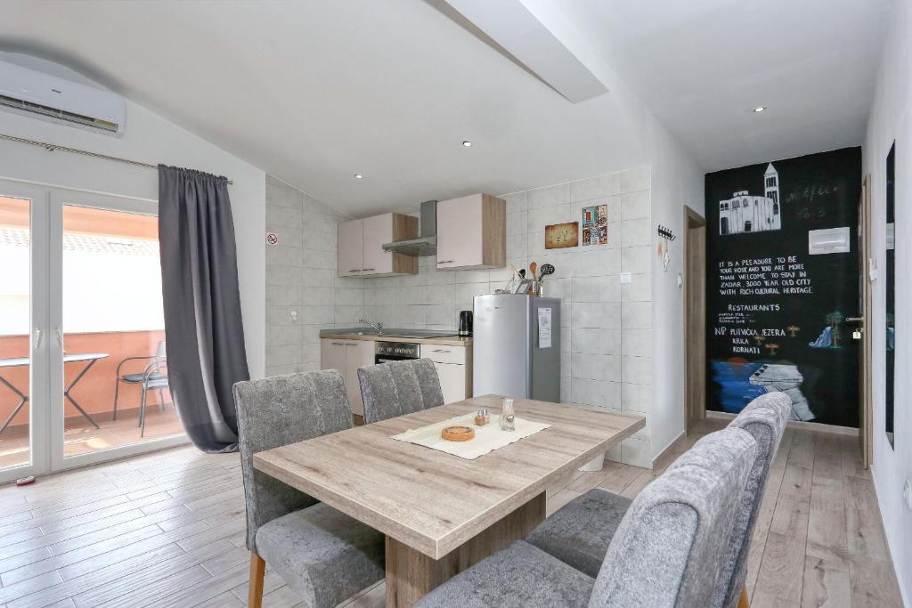 Kuchnia lub aneks kuchenny w obiekcie Apartmani Natali