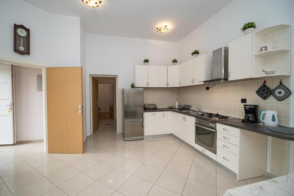 Kuchyň nebo kuchyňský kout v ubytování Aparment Kod Kule