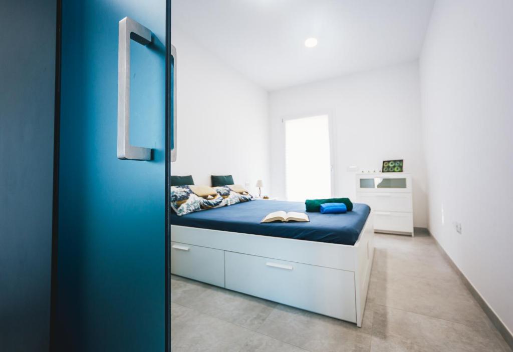 A bed or beds in a room at Appartamento Perla Verde, WiFi e Air Con