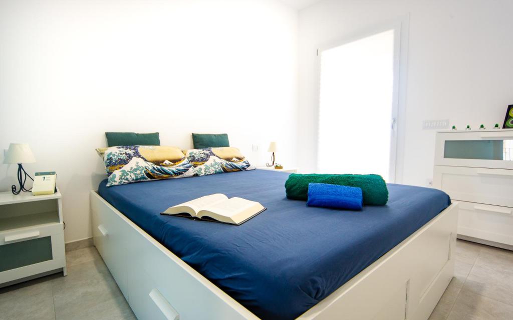 A bed or beds in a room at Appartamento Perla Verde, WiFi e Air Con
