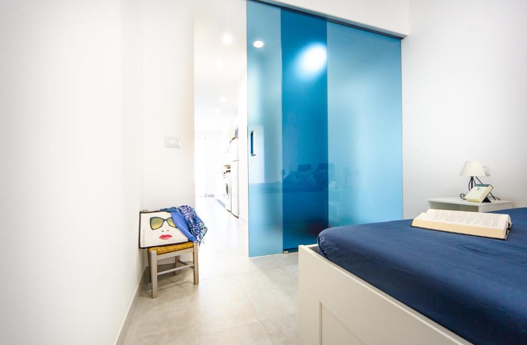 A bed or beds in a room at Appartamento Perla Verde, WiFi e Air Con