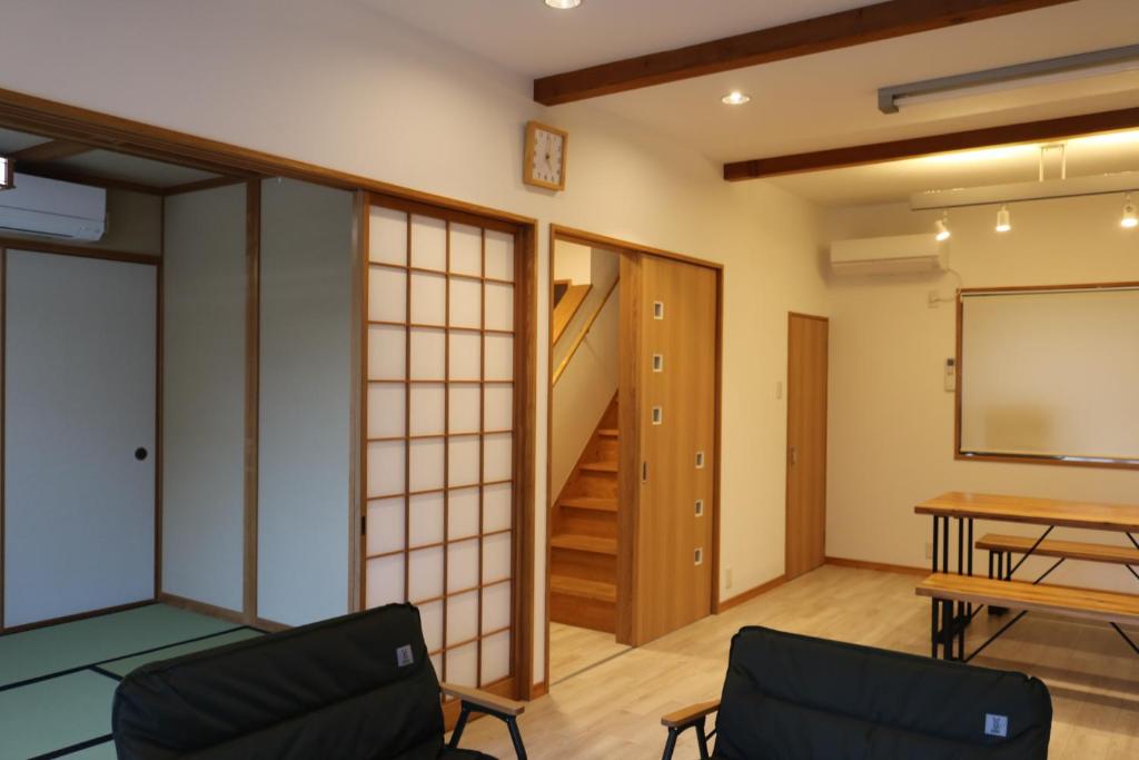 Khu vực ghế ngồi tại Vacation House YOKOMBO ANNEX