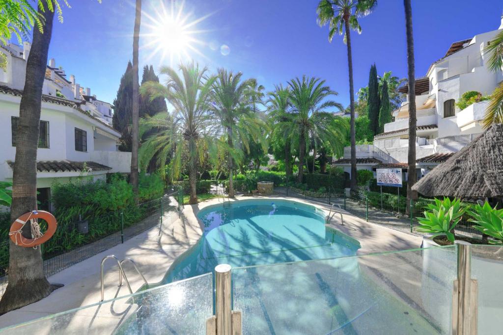 Bazén v ubytovaní 1104 First Line Beach Apartment golden Beach pool alebo v jeho blízkosti