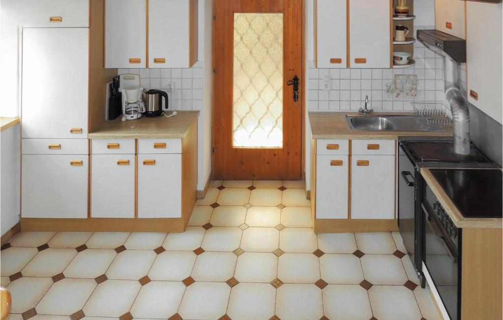 Kuchyň nebo kuchyňský kout v ubytování Ferienhaus In Untertilliach