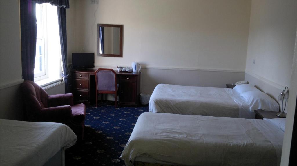 Rose and Crown Hotel - Twin Room Met Eigen Badkamer