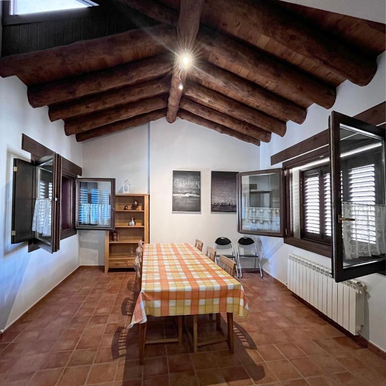 Apartamentos Angelus Plaza Mayor de Graus - Apartment With Balcony