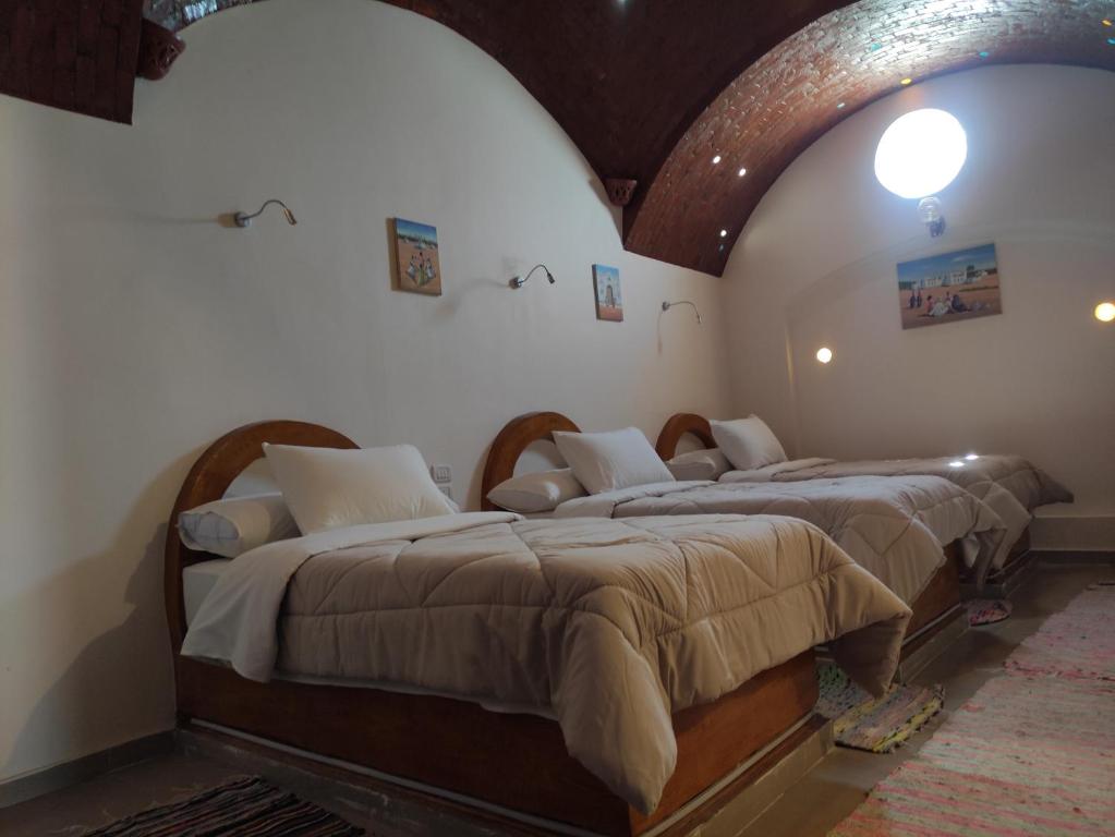 Postel nebo postele na pokoji v ubytování Maghrabi's Guest house