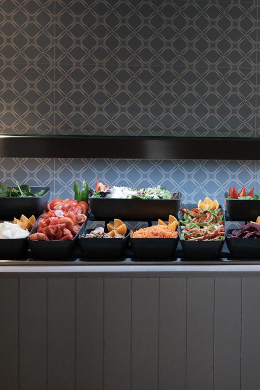 Comida no apart-hotel ou em algum lugar perto