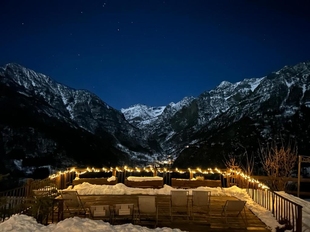 Nespecifikovaný výhled na hory nebo výhled na hory při pohledu z hotelu
