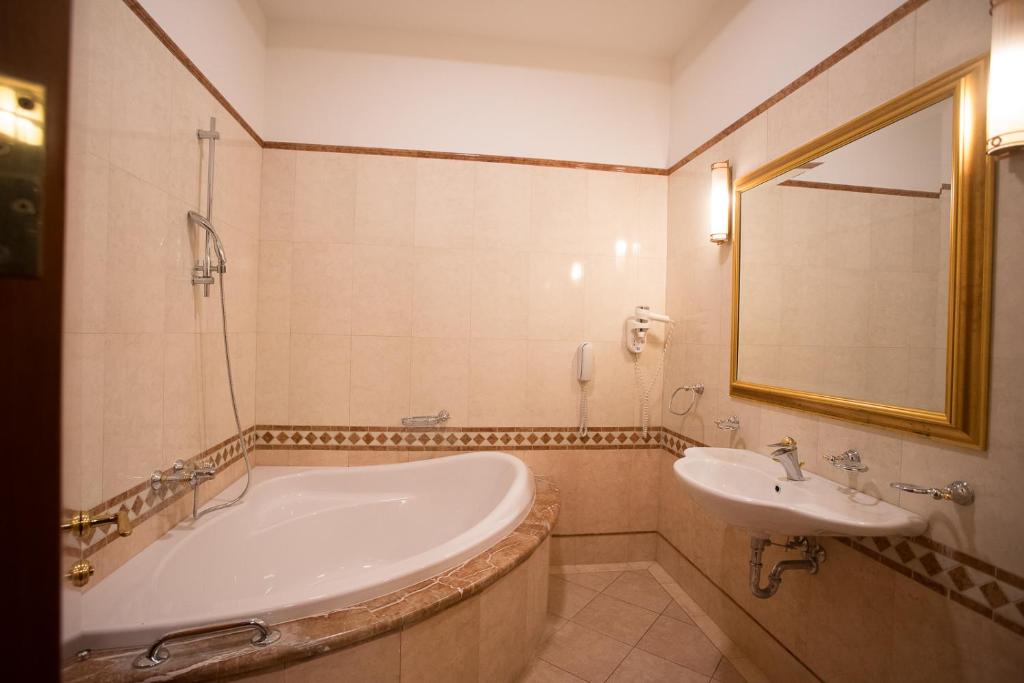 Koupelna v ubytování Hotel Golden Palace