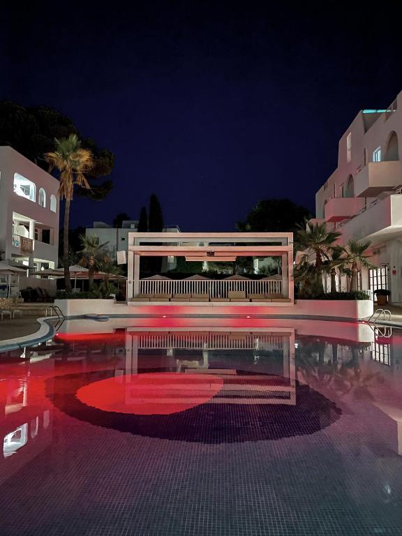 A piscina localizada em Prinsotel Alba & Spa ou nos arredores