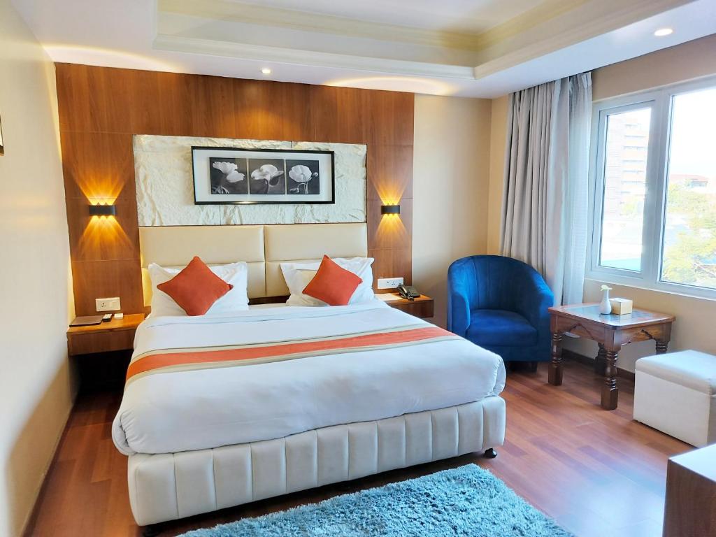 Postel nebo postele na pokoji v ubytování Kumari Boutique Hotel