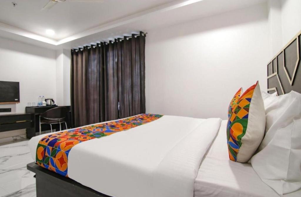 Katil atau katil-katil dalam bilik di Hotel Grey Sky