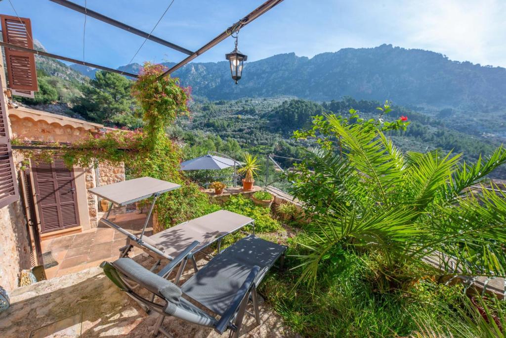 SA TEULERA FORNALUTX Fabulous house with stunning views of the Serra