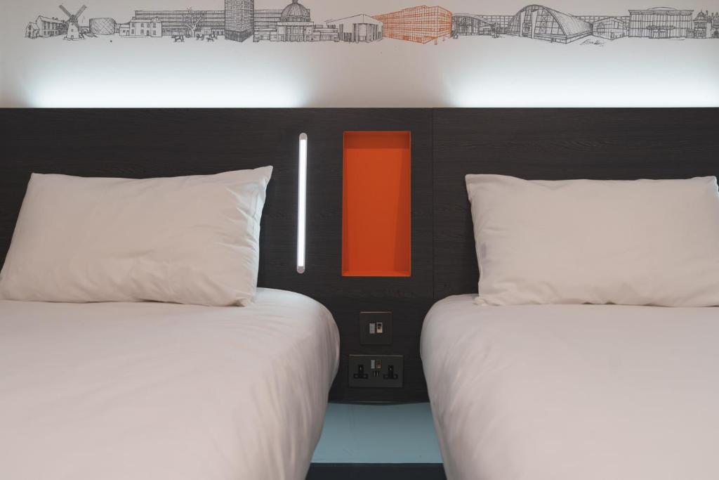easyHotel Milton Keynes - Tweepersoonskamer Met 2 Aparte Bedden Zonder Raam