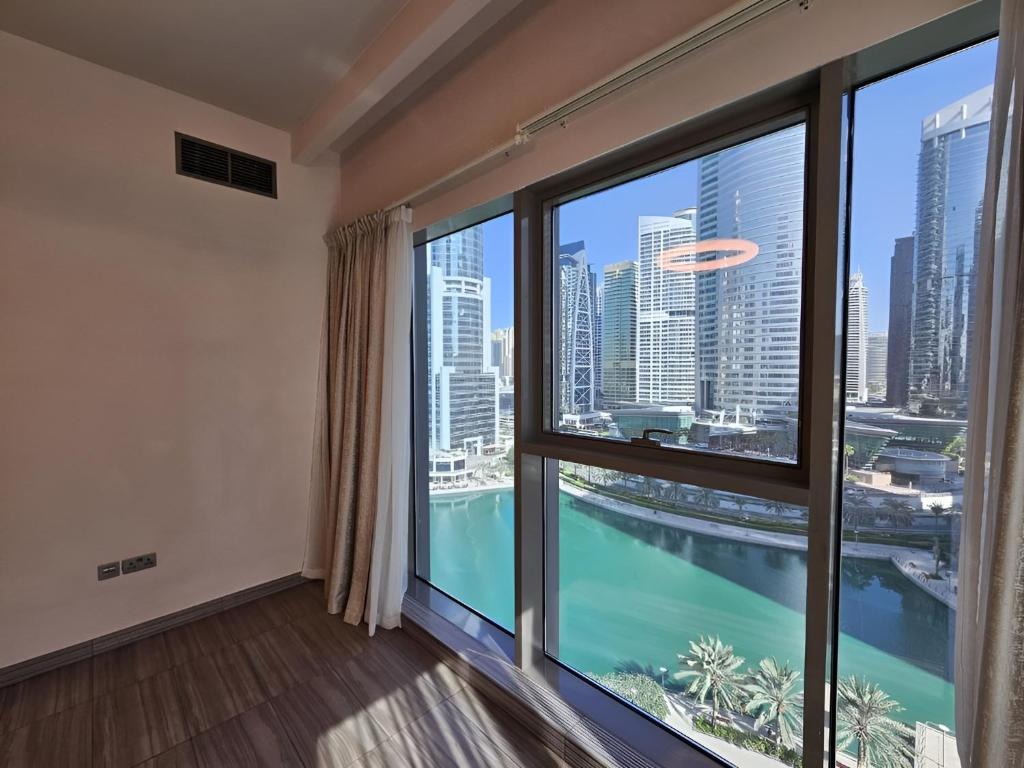 Фотография из галереи Luxurious 2-bdapt Jlt 9 Mins Walk To Dmcc Metro в Дубае