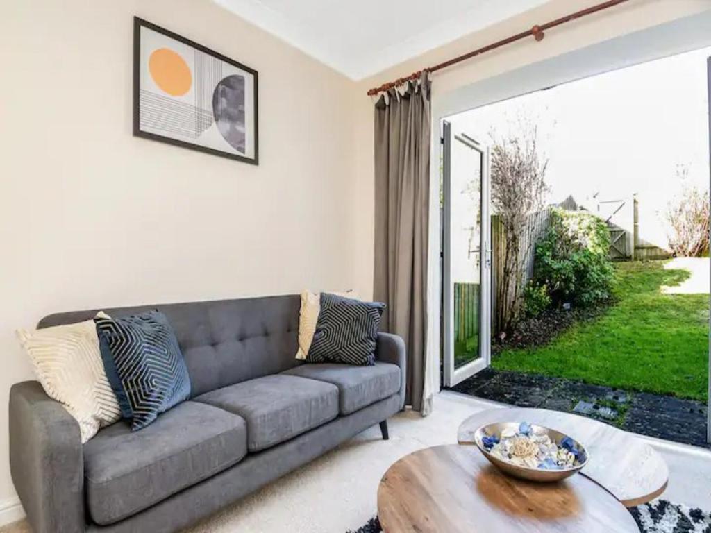 a living room with a couch and a coffee table at Pass the Keys Cul-de-sac Charm: Terrace Home in Loughton