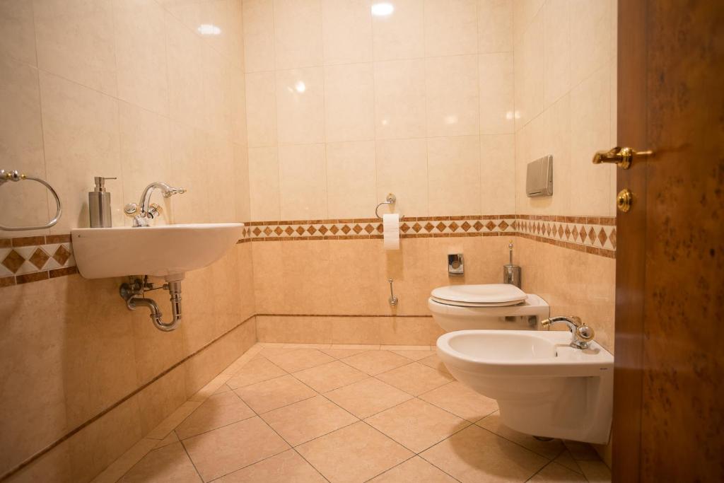 Koupelna v ubytování Hotel Golden Palace
