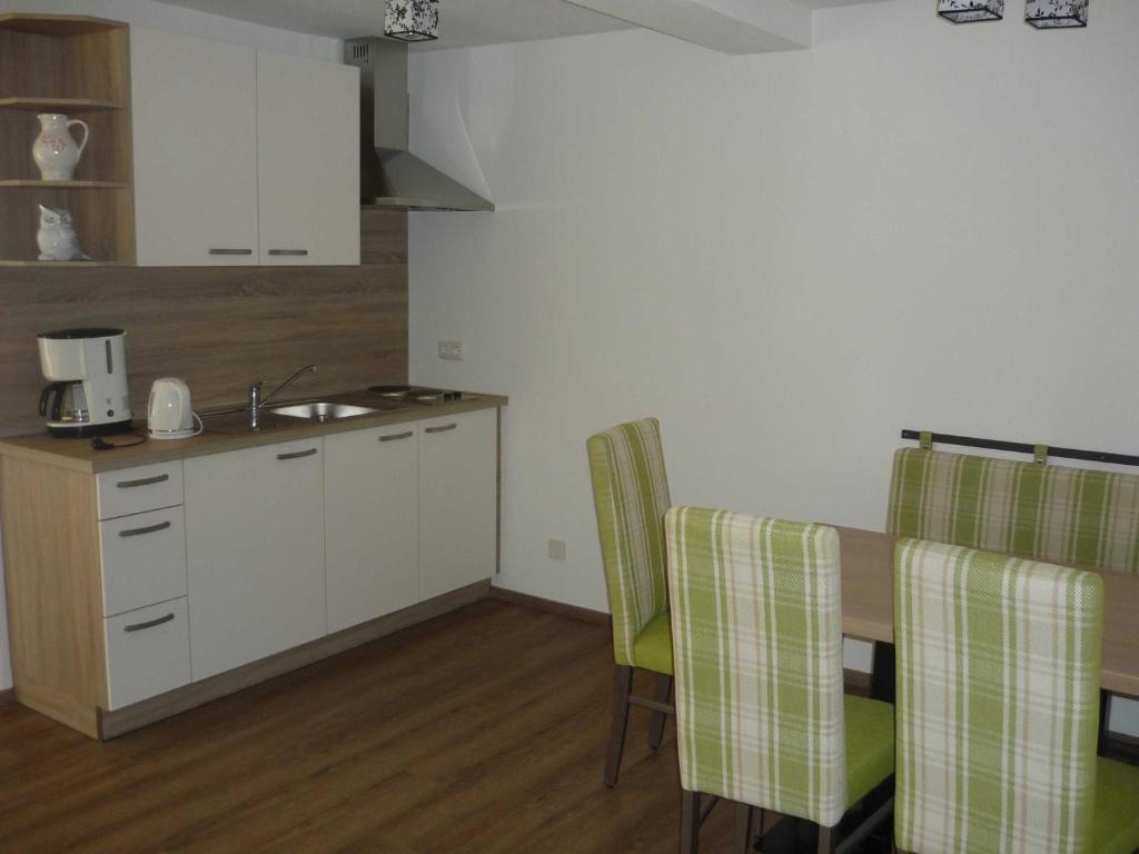 Ferienwohnungen beim Hotel zur Post, Erlau - Wohnung Mit Balkon