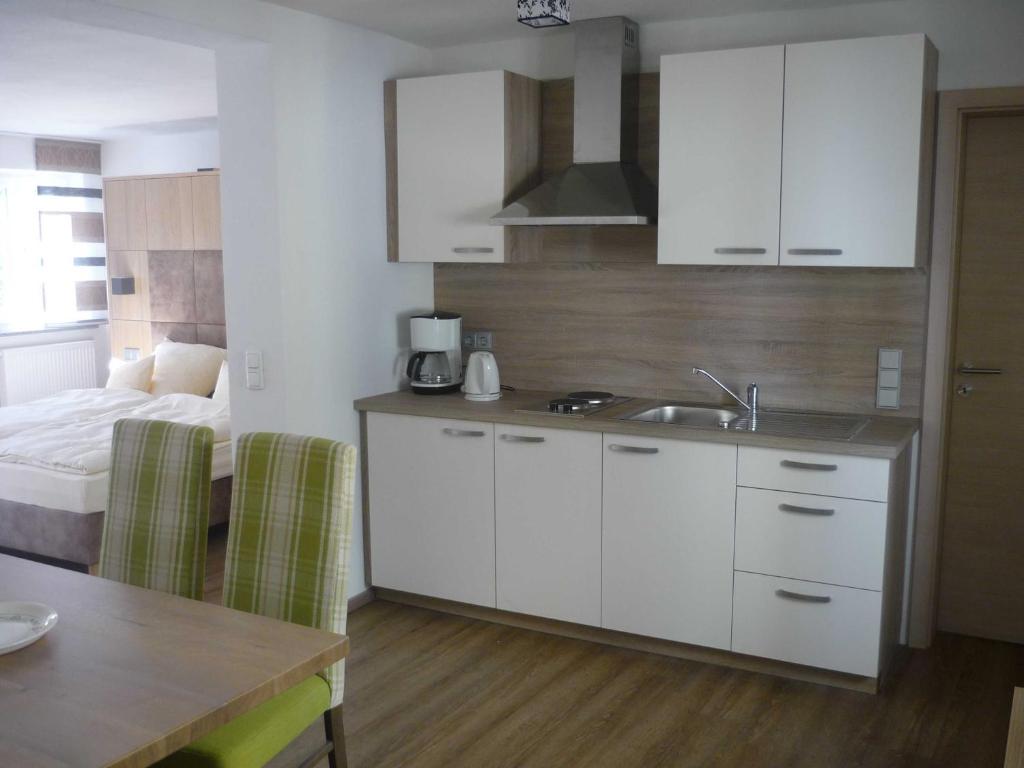 Ferienwohnungen beim Hotel zur Post, Erlau - Wohnung Mit Zwei Schlafzimmern Mit Balkon