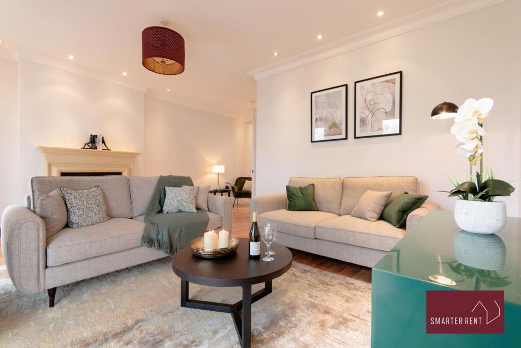 a living room with two couches and a table at Richmond - 5 Bedroom Townhouse with Parking & Garden in London