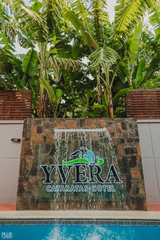 Bazén v ubytování Hotel Yvera Cataratas nebo v jeho okolí
