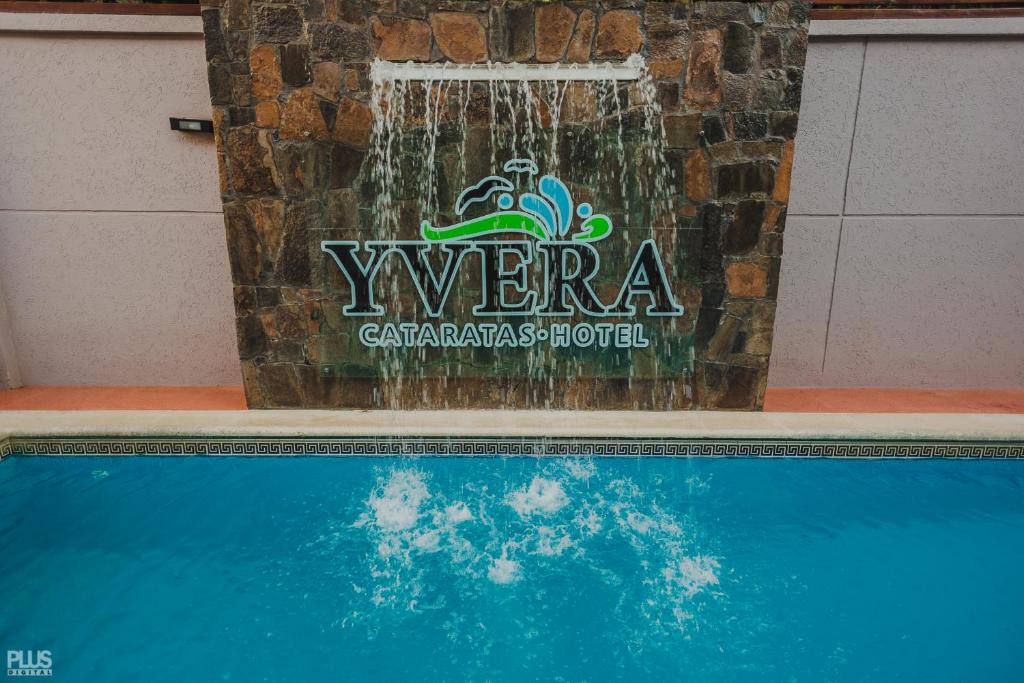 Bazén v ubytování Hotel Yvera Cataratas nebo v jeho okolí