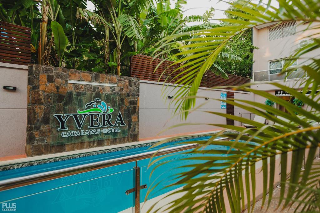 Bazén v ubytování Hotel Yvera Cataratas nebo v jeho okolí