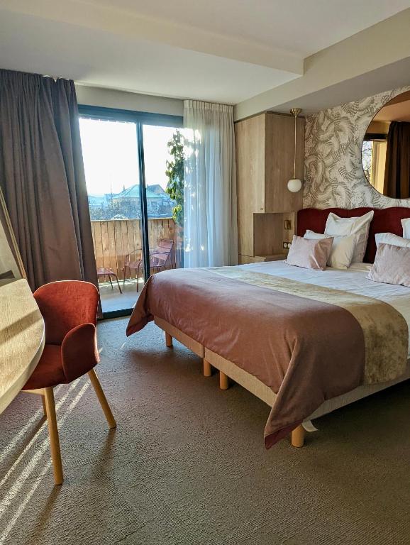 Postel nebo postele na pokoji v ubytování James Vignoble Hôtel, Eguisheim