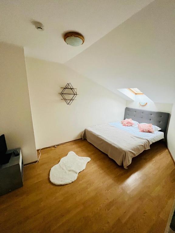 Postel nebo postele na pokoji v ubytování Edgari Guesthouse