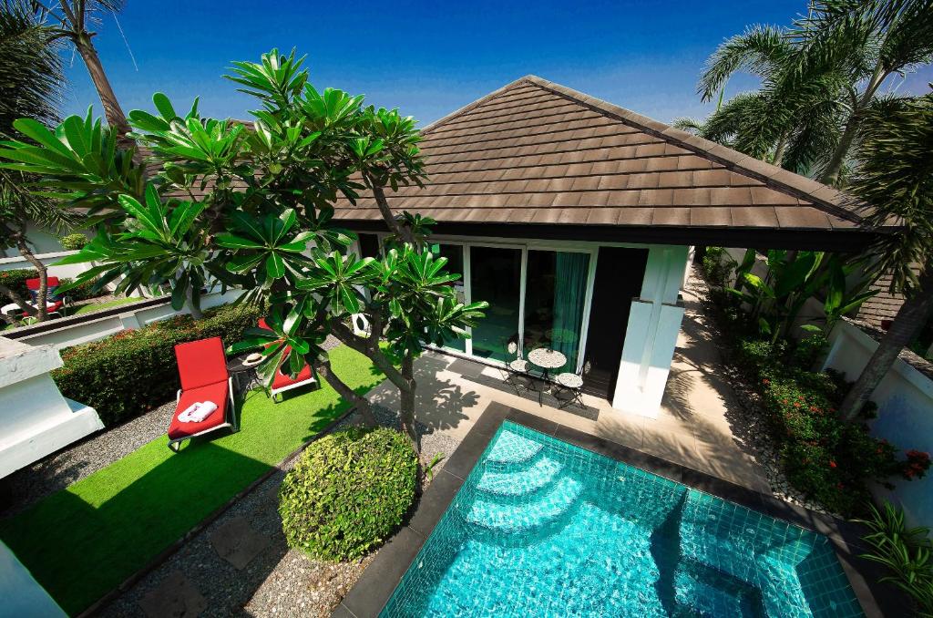 Kolam renang di atau dekat dengan Colibri Pool Villa Pattaya