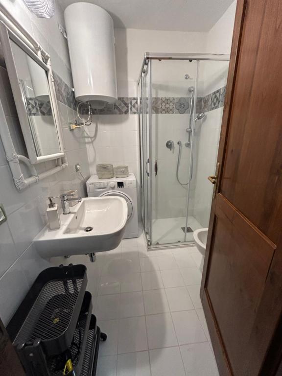 Kúpeľňa v ubytovaní Guest Host - Two Apartments in Aldiola Porto Rotondo
