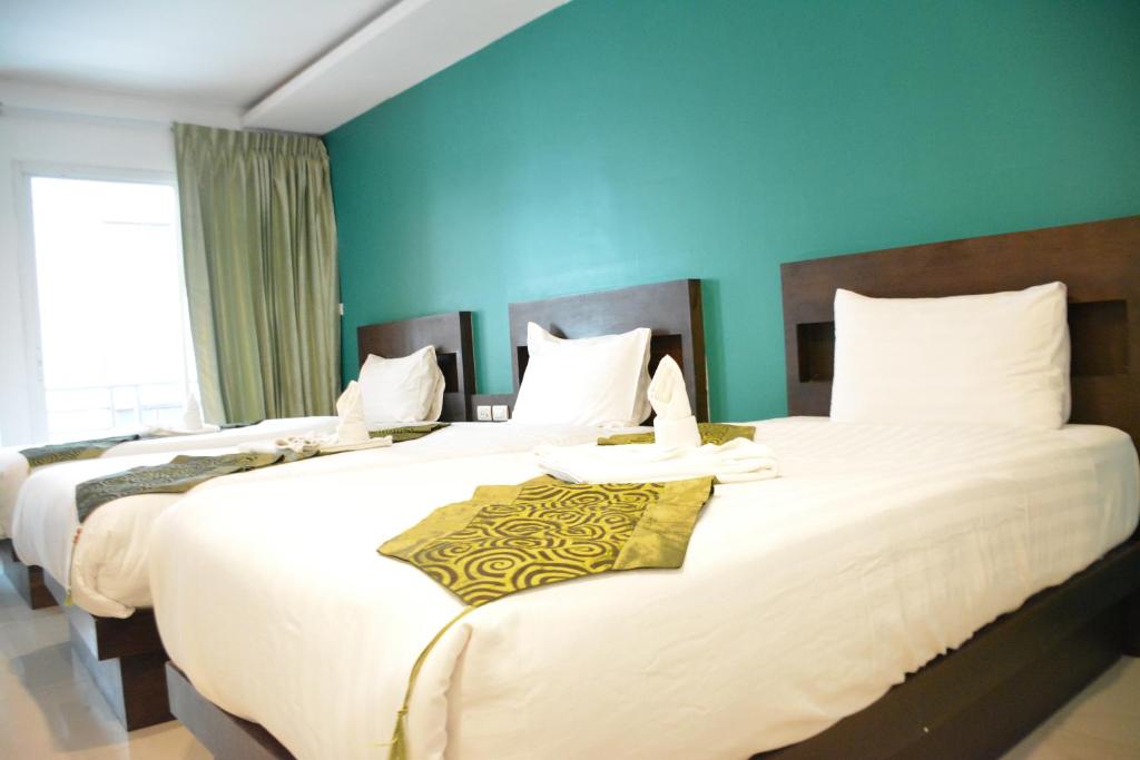 Postel nebo postele na pokoji v ubytování Zephyr Grand Hotel