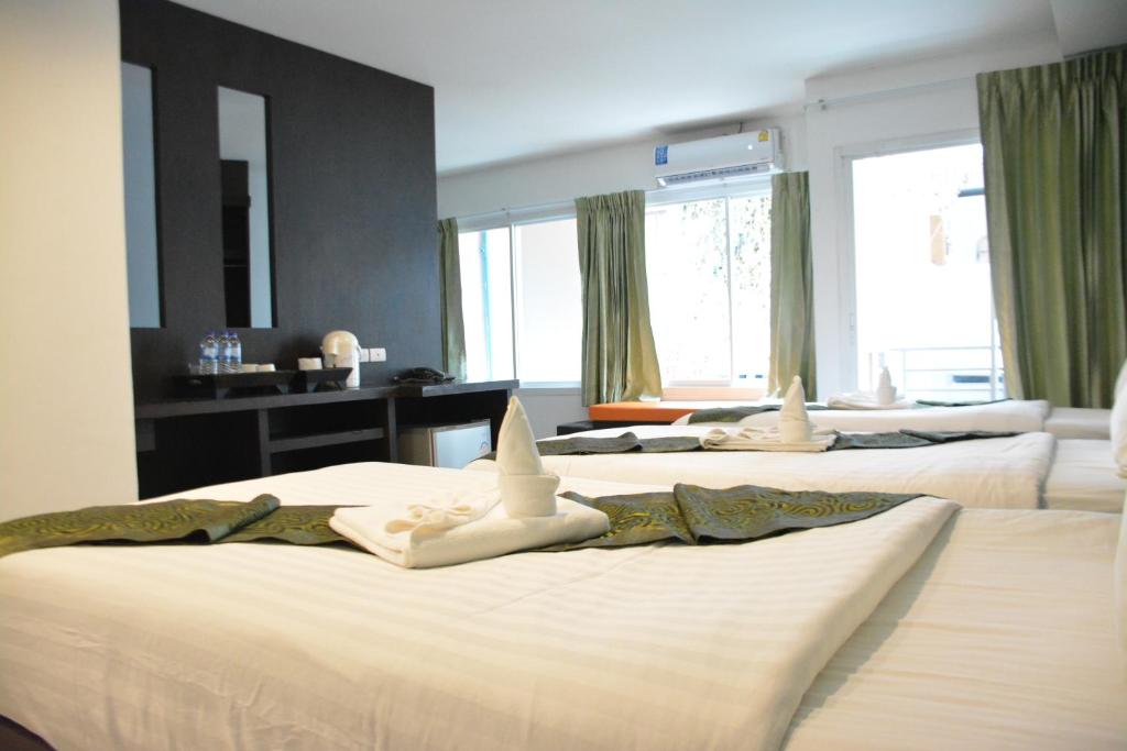 Postel nebo postele na pokoji v ubytování Zephyr Grand Hotel