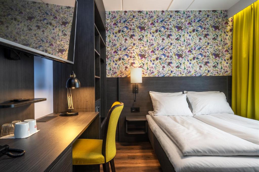 Postel nebo postele na pokoji v ubytování Thon Hotel Tromsø
