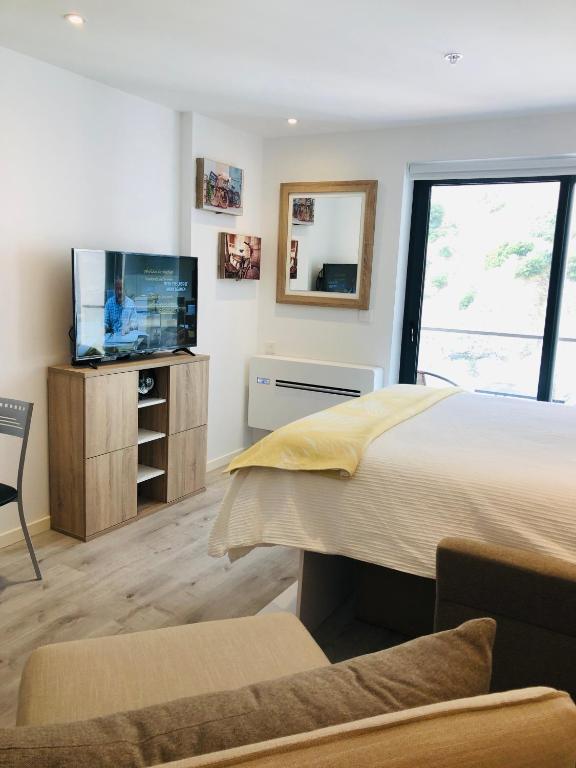 CP High floor luxury studio sleeps 3