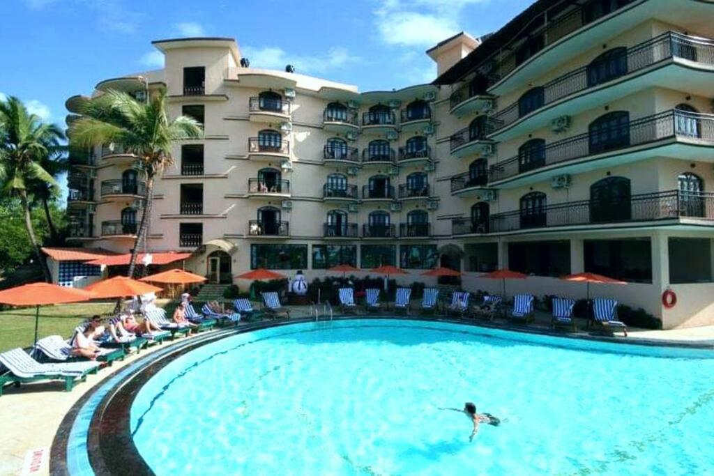 a swimming pool in front of a hotel at Blue Flamingo Goa Apartment-Casa-Baga in Baga