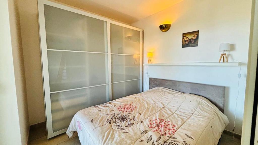Postel nebo postele na pokoji v ubytování Appartement Libeccio 4 LUMIO