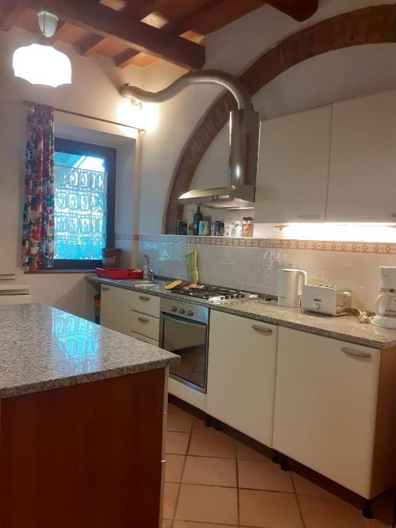Kuchyň nebo kuchyňský kout v ubytování Agriturismo Podere Zollaio