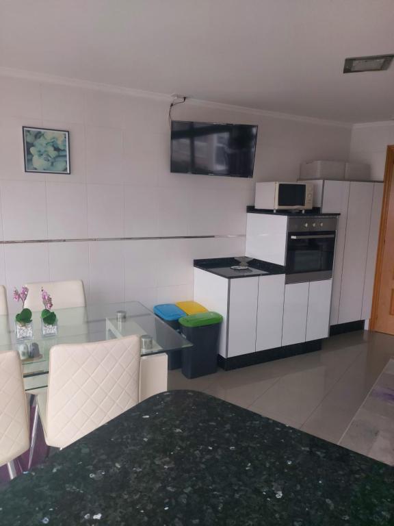 Kuchyň nebo kuchyňský kout v ubytování Duplex grandes cristaleras impresionantes vistas
