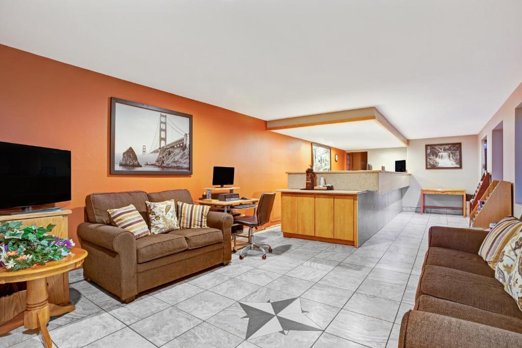 Super 8 by Wyndham Albany Corvallis photo
