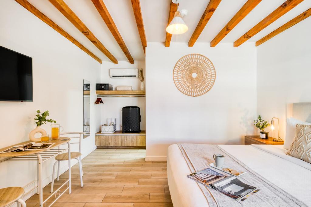 Beach House by ULIV - Economy Double Room