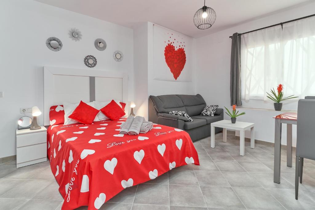 En eller flere senge i et værelse på Nerja Boutique B1 Street level