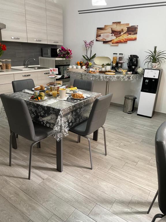 Kuchnia lub aneks kuchenny w obiekcie B&B Bovianum