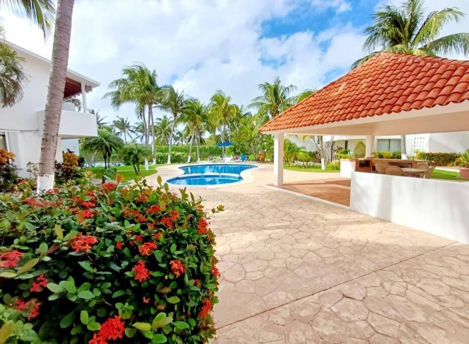 Bazén v ubytování Espacioso departamento en Cancún nebo v jeho okolí