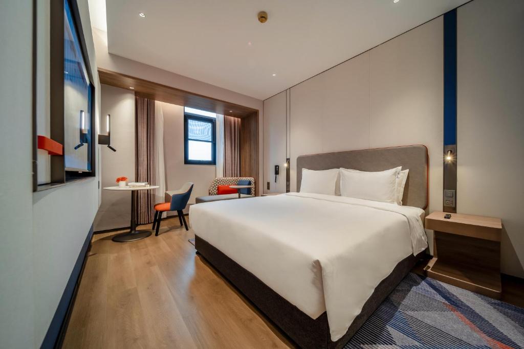 Postel nebo postele na pokoji v ubytování Holiday Inn Express Shanghai Hongqiao NECC by IHG